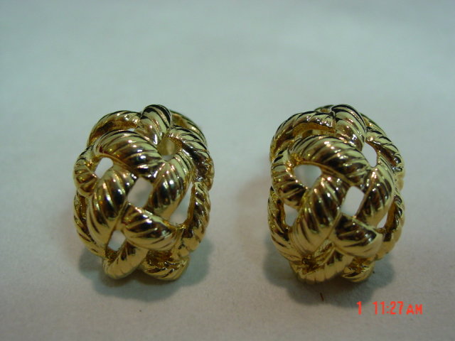 Erwin Pearl Gold Clip Earrings