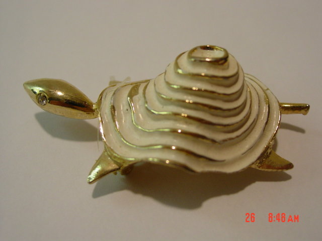 Cream Enamel & Goldtone Turtle Pin Brooch