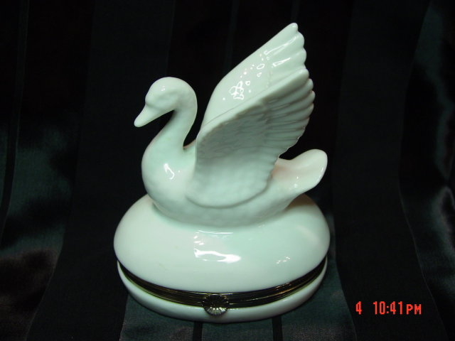 White Porcelain Hinged Swan Box