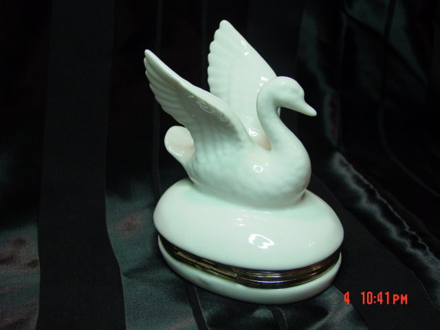 White Porcelain Hinged Swan Box