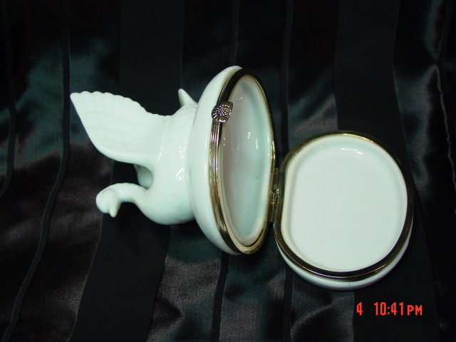 White Porcelain Hinged Swan Box