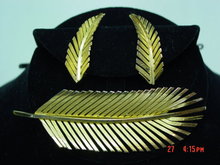 Goldtone Giovanni Fern Leaf Brooch Pin & Clip Earrings