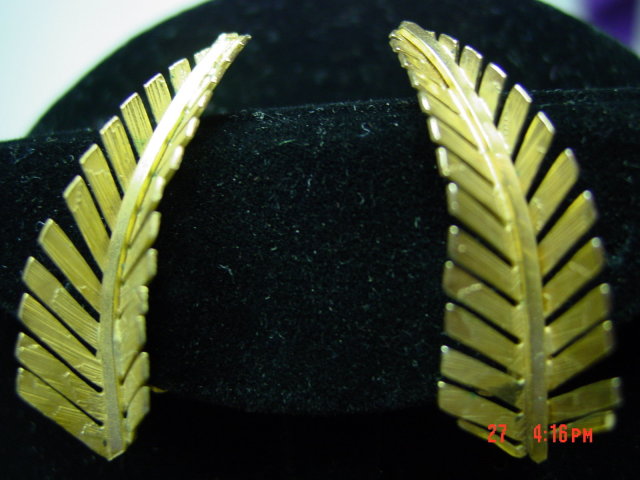 Goldtone Giovanni Fern Leaf Brooch Pin & Clip Earrings