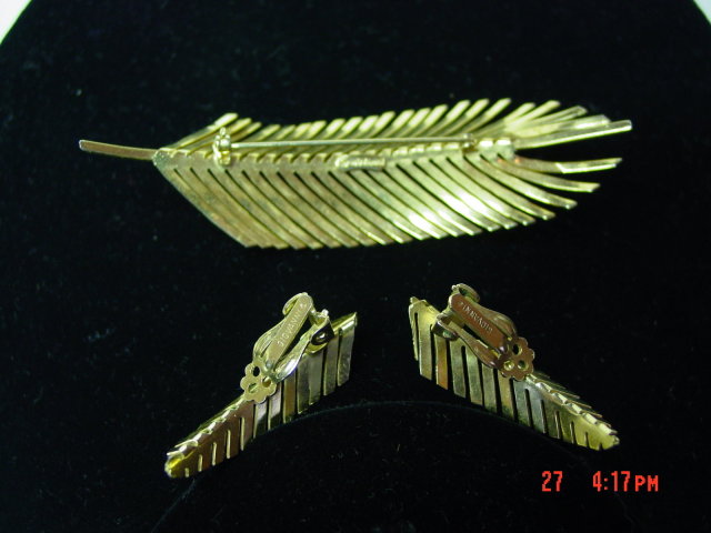 Goldtone Giovanni Fern Leaf Brooch Pin & Clip Earrings