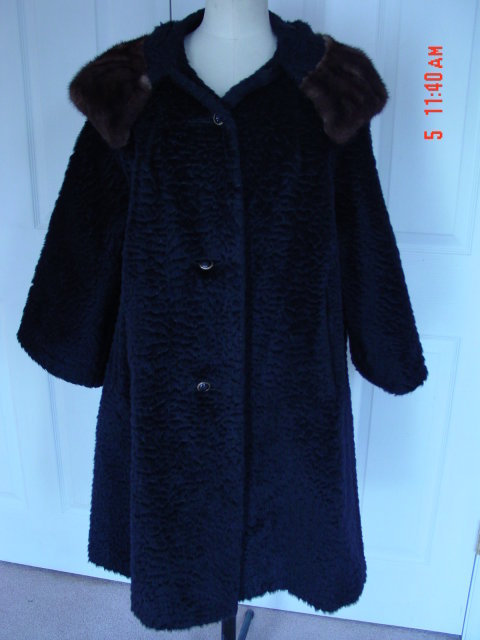 Vintage Ladies Black Boucle Wool Swing Coat Mink Collar