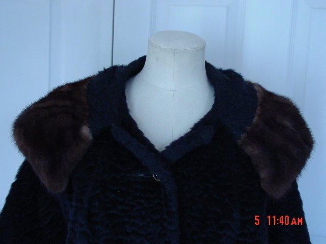 Vintage Ladies Black Boucle Wool Swing Coat Mink Collar