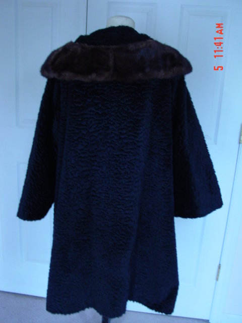 Vintage Ladies Black Boucle Wool Swing Coat Mink Collar