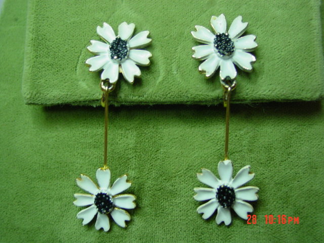 '60's Daisy Drop Clip Earrings Signed ART