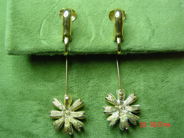 '60's Daisy Drop Clip Earrings Signed ART