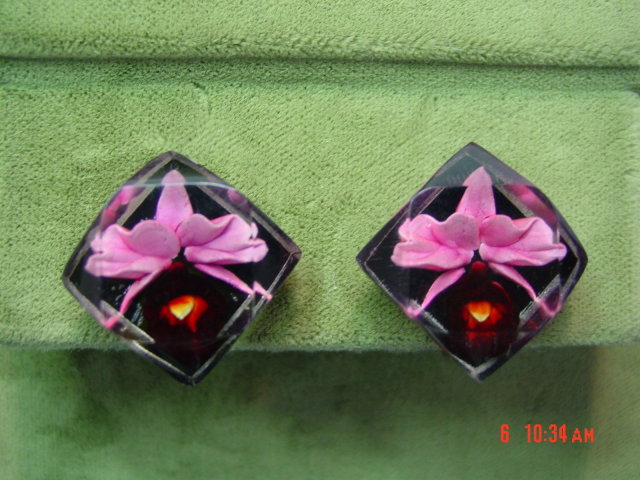 Vintage Reverse Carved Lucite Pink Orchid Screwback Earrings