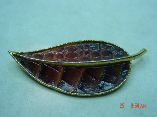 BSK Goldtone Leaf Brooch with Leather Look
