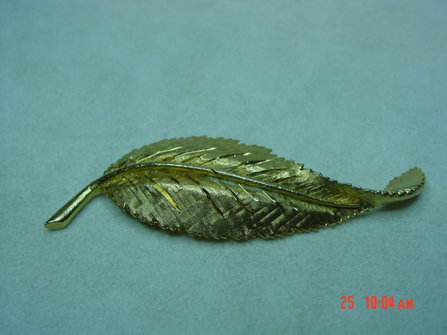 BSK Goldtone Leaf Brooch