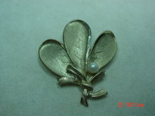 BSK 3 Leaf Posy with Faux Pearl Brooch