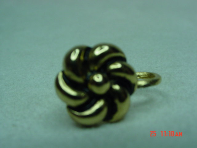 Marino Gold Flower Screwback Earrings