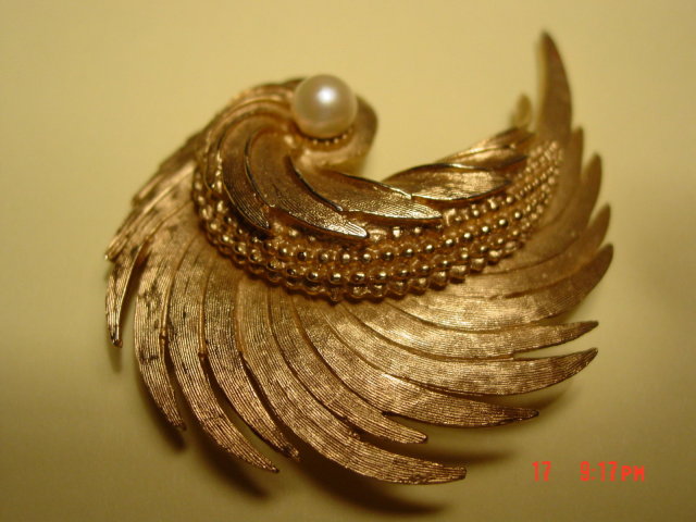 Boucher Goldtone Swirled Feather Brooch with Cultured Pearl