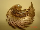 Boucher Goldtone Swirled Feather Brooch with Cultured Pearl