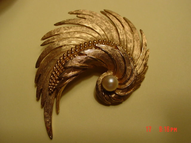 Boucher Goldtone Swirled Feather Brooch with Cultured Pearl