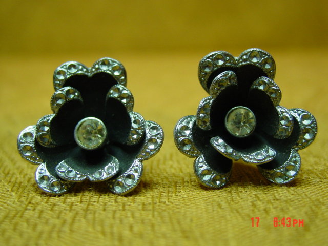Czechoslovakia Aluminum Eloxal Flower Screwback Earrings