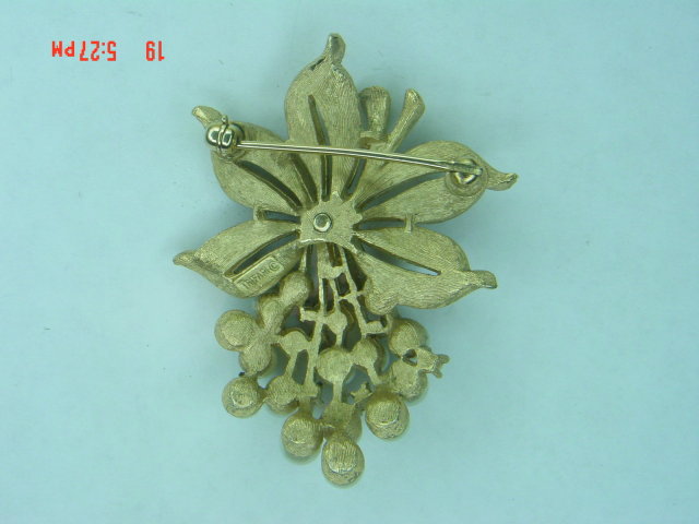 Trifari Goldtone Imitation Pearl & Rhinestone Posy Brooch Pin