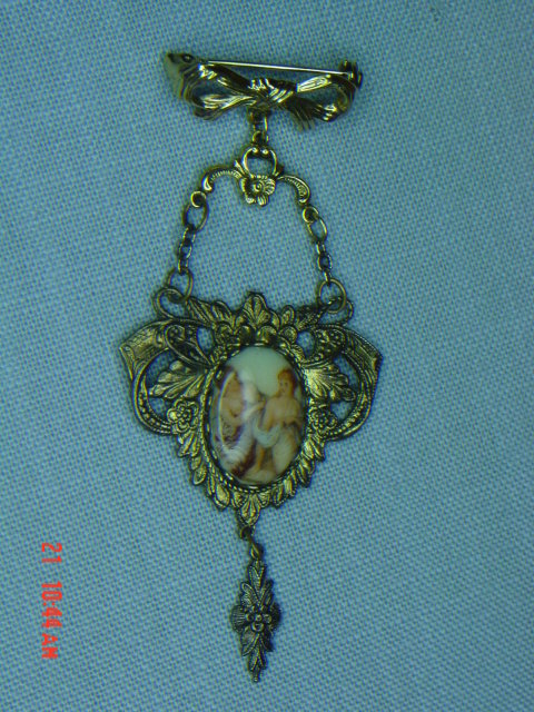 Victorian Porcelain Cameo Brooch Pin