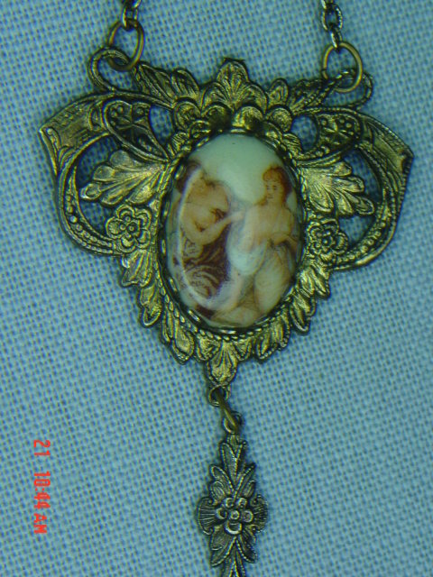 Victorian Porcelain Cameo Brooch Pin