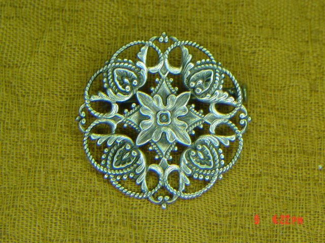 Round Silver Art Nouveau Filigree Pin