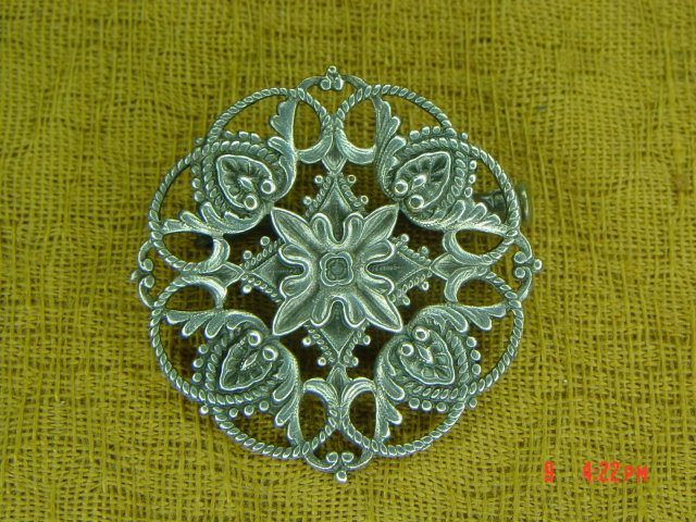 Round Silver Art Nouveau Filigree Pin