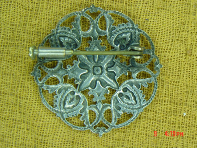 Round Silver Art Nouveau Filigree Pin
