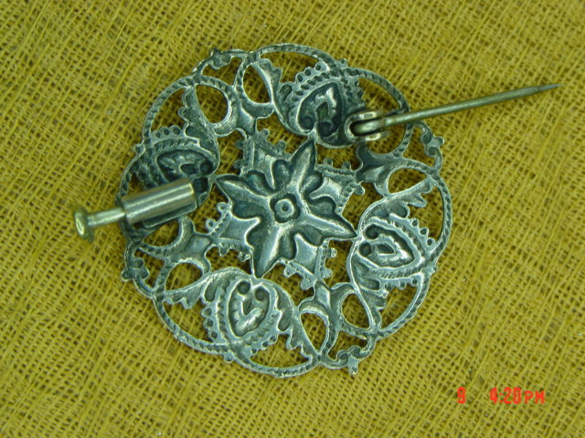 Round Silver Art Nouveau Filigree Pin