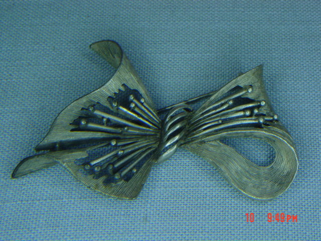 Vintage Pot Metal Art Deco Bow Pin