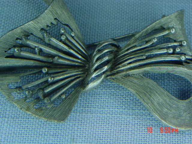 Vintage Pot Metal Art Deco Bow Pin