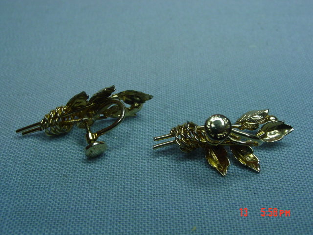 12K GF Leaf Spray Pearls Screwback Earrings