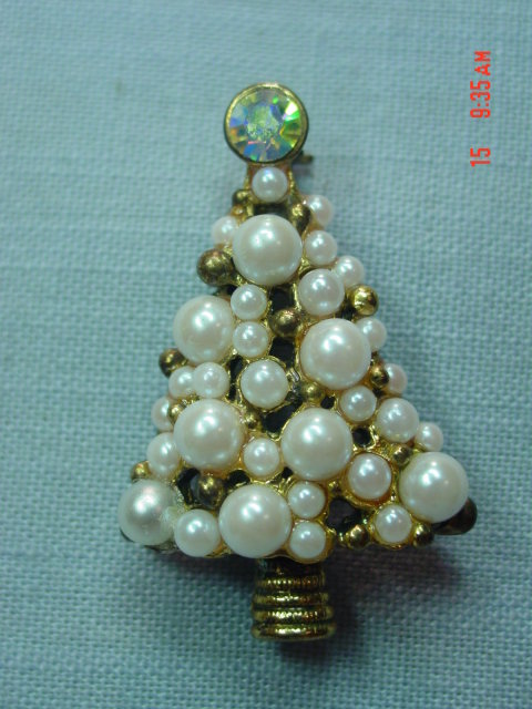 Vintage Faux Pearl Christmas Tree Pin