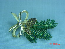 Vintage Gerry's Pine Branch Pine Cone Bow Pin