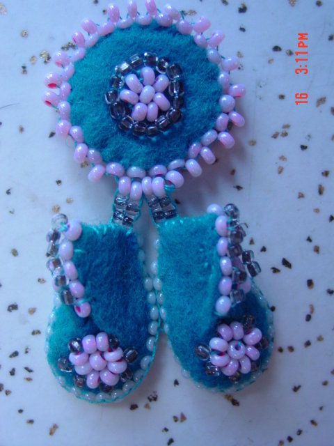 Vintage Native American Indian Beaded Moccasins Souvenir Pin