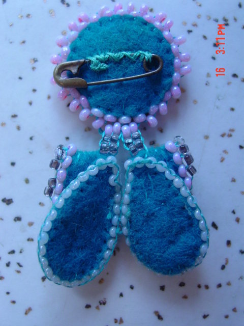 Vintage Native American Indian Beaded Moccasins Souvenir Pin