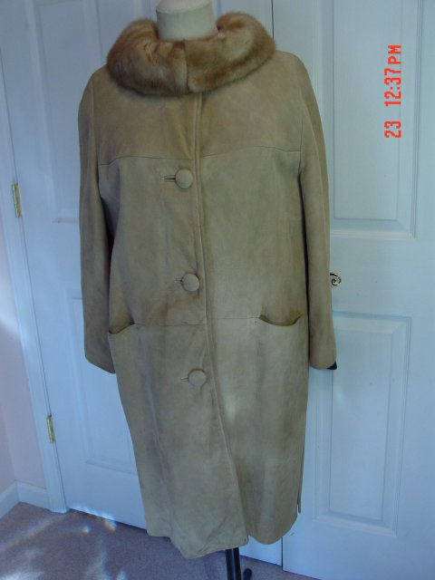 Vintage Size 8 Tan Suede Leather Coat with Mink Collar