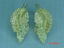 Sarah Coventry Pale Gold Leaves Clip Earrings