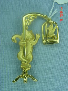 J.J. Jonette Jewelry Gold Cat & Bird Pin