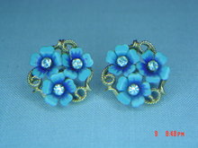 Avon Blue Forget-Me-Not Flower Clip Earrings