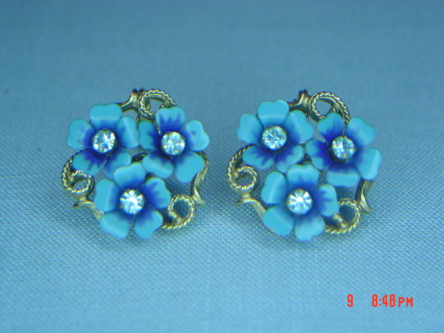 Avon Blue Forget-Me-Not Flower Clip Earrings