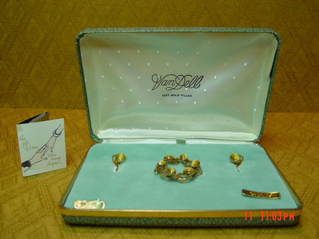 Van Dell 12K GF Tiger Eye Brooch & Screwback Earrings in Original Box