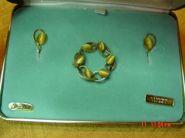 Van Dell 12K GF Tiger Eye Brooch & Screwback Earrings in Original Box