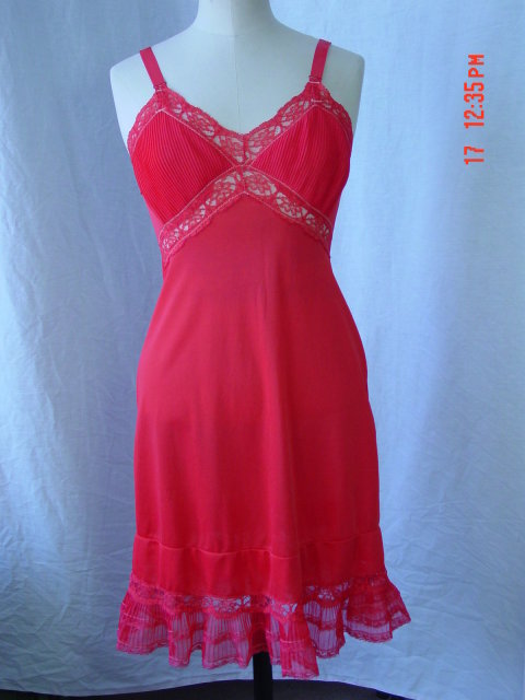 Vintage 1940's Red Slip Size Medium