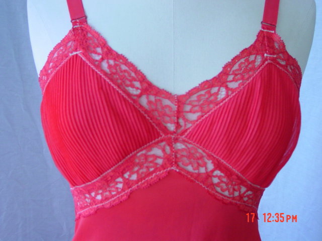 Vintage 1940's Red Slip Size Medium