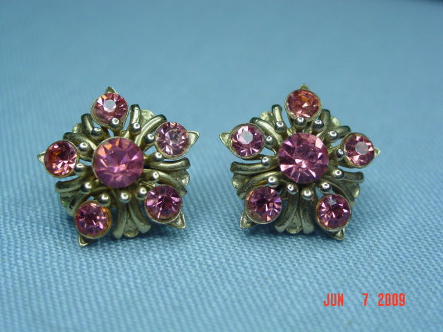 Vintage NEMO Goldtone Pink Rhinestone Flower Screwback Earrings