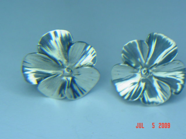 Vintage Stuart Nye Sterling Silver Pansy Screwback Earrings