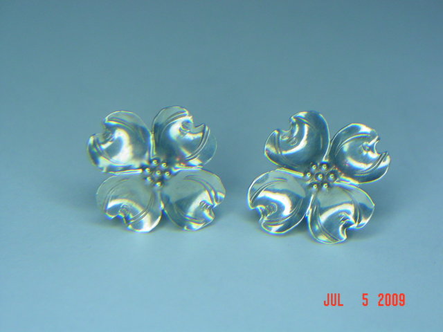 Vintage Stuart Nye Sterling Silver Dogwood Screwback Earrings