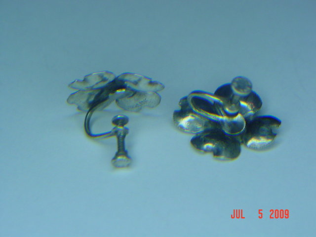 Vintage Stuart Nye Sterling Silver Dogwood Screwback Earrings