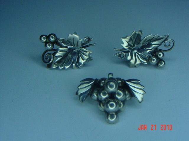 Vintage Mexico Sterling Silver Grape Cluster Brooch & Screwback Earrings